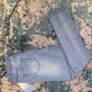 Bum lifting Colombian ripped jeans